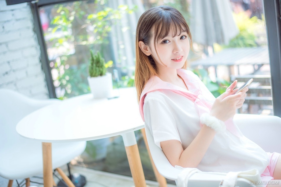 娜娜问我，那你朋友有对你说些什么吗？我说，我只看望过他一次，时间特别短，他问了问我的情况，说，你快回去吧，这都录着呐，估计这次是够呛了。死倒是没有什么可怕的，怕的就是知道自己怎么死。你可要一定要死于意外啊，这样才不害怕。你知道什么最可怕，就是害怕。娜娜睁大了眼睛，说，有这么说自己朋友的吗？我说，你要习惯他，他这是真心祝福你。——韩寒《我想和这个世界谈谈》
